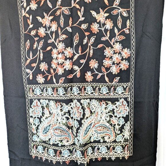 Share Embroidered Cashmere Black shawl wrap for women - Gift for her 🎄🎁 - Picture 2 of 11